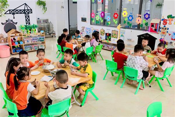 Phường An Phong tăng cường quản lý, bảo đảm an toàn thực phẩm bữa ăn bán trú cho học sinh