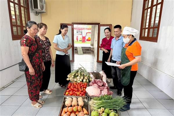 Tăng cường trách nhiệm, siết chặt quản lý an toàn thực phẩm tại các cơ sở giáo dục trên địa bàn thành phố