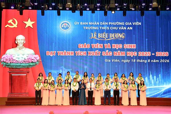 Trường THCS Chu Văn An biểu dương giáo viên và học sinh đạt thành tích cao năm học 2025 - 2026