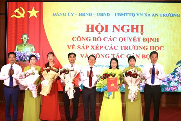 Xã An Trường công bố các Quyết định về sắp xếp trường học và công tác cán bộ trên địa bàn