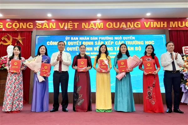 Phường Ngô Quyền công bố các Quyết định sắp xếp trường học và công tác cán bộ sau sáp nhập