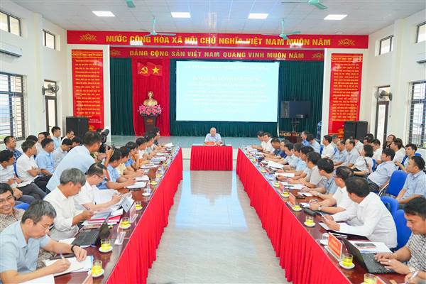 Chủ tịch UBND thành phố Đỗ Thành Trung làm việc với các địa phương, đơn vị về phát triển kinh tế - xã hội và tiến độ các dự án trọng điểm