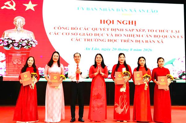 Xã An Lão công bố các Quyết định sắp xếp, tổ chức lại các cơ sở giáo dục và bổ nhiệm cán bộ quản lý các trường học