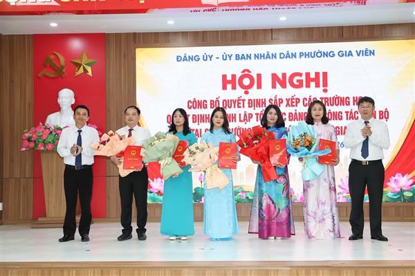 Phường Gia Viên công bố các Quyết định sắp xếp cơ sở giáo dục và công tác cán bộ sau sáp nhập