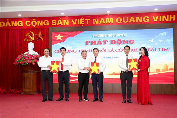 Phường Ngô Quyền phát động chương trình Mỗi lá cờ Triệu niềm tin hướng tới kỷ niệm Quốc khánh 2/9