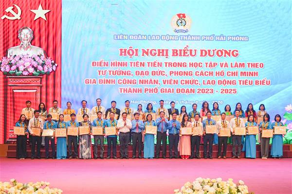 Liên đoàn Lao động thành phố biểu dương 111 điển hình tiên tiến học tập và làm theo tư tưởng, đạo đức, phong cách Hồ Chí Minh giai đoạn 2023 - 2025