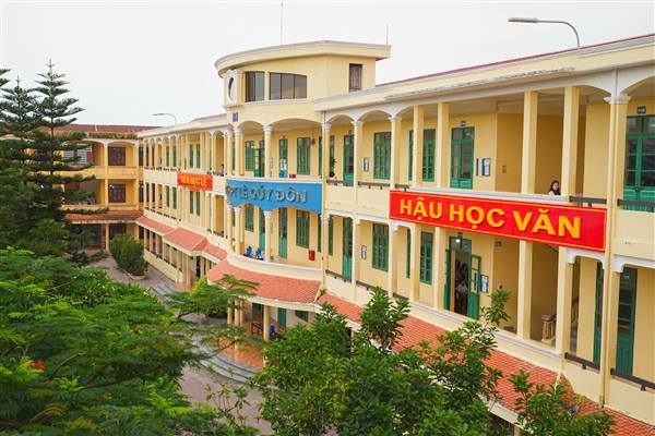 Bảo đảm chế độ, chính sách đối với đội ngũ cán bộ, giáo viên, nhân viên khi sắp xếp cơ sở giáo dục trên địa bàn thành phố