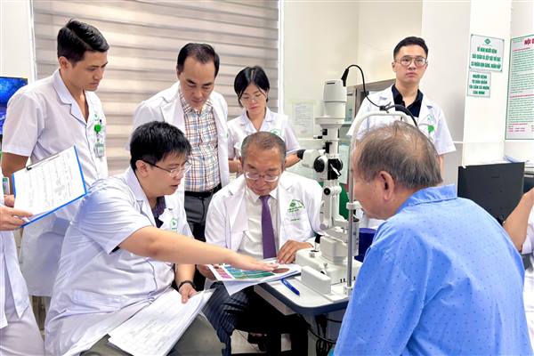 Đoàn công tác của Tổ chức phòng, chống mù lòa châu Á (APBA) làm việc tại Bệnh viện Mắt Hải Phòng