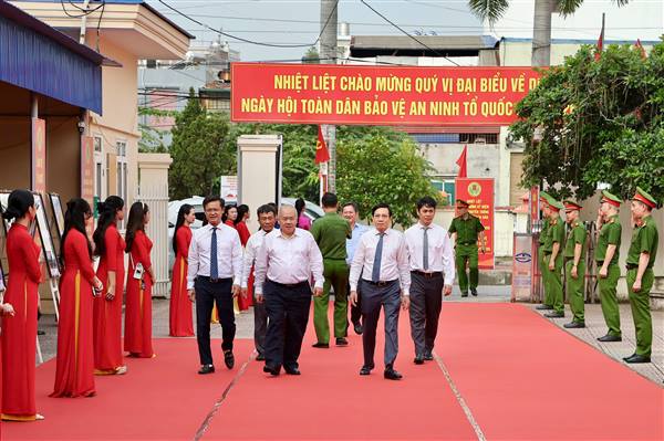 Chủ tịch UBND thành phố Đỗ Thành Trung dự Ngày hội toàn dân bảo vệ an ninh Tổ quốc năm 2026 tại phường Đông Hải