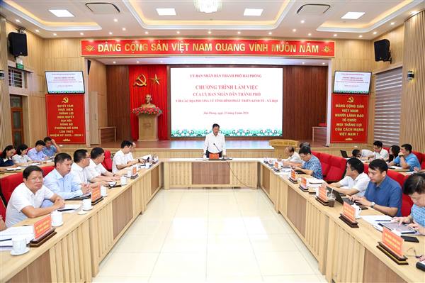 Phó Chủ tịch UBND thành phố Lê Trung Kiên kiểm tra tình hình phát triển kinh tế - xã hội và các dự án đầu tư tại một số địa phương