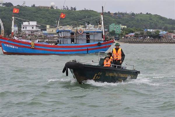Bộ đội Biên phòng thành phố khẩn trương ứng phó, chủ động bảo vệ ngư dân trước Bão số 4