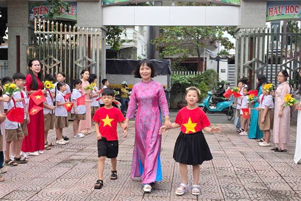 180 em học sinh lớp 1 Trường Tiểu học Quán Trữ (phường Kiến An) nô nức tựu trường đón chào năm học mới 