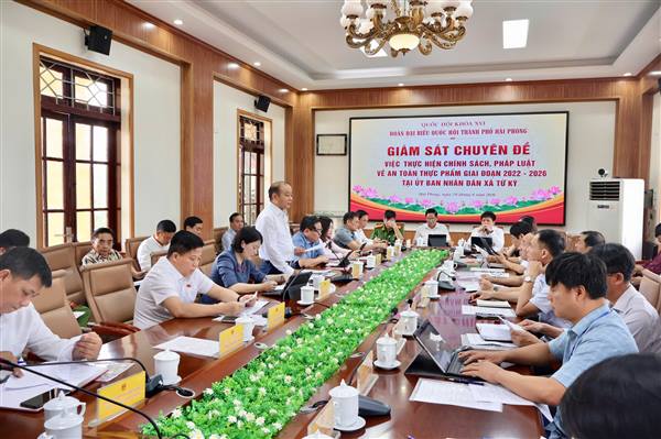Đoàn đại biểu Quốc hội thành phố Hải Phòng giám sát việc thực hiện chính sách, pháp luật về an toàn thực phẩm tại xã Tứ Kỳ