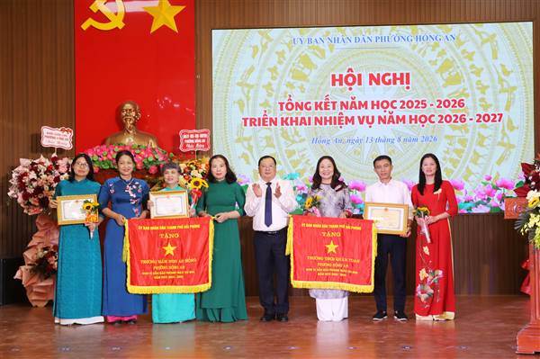 Phường Hồng An biểu dương, khen thưởng các tập thể, cá nhân có thành tích xuất sắc trong năm học 2025 - 2026