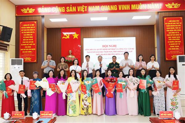 Phường Hồng An công bố các Quyết định sáp nhập và công tác cán bộ tại các cơ sở giáo dục mầm non, phổ thông công lập