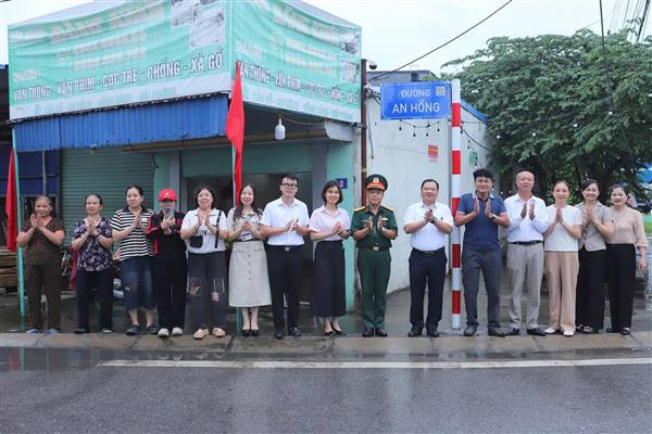 Phường Hồng An tổ chức gắn biển tên 8 tuyến đường, phố trên địa bàn được đặt tên theo Nghị quyết số 22/2026/NQ-HĐND của HĐND thành phố