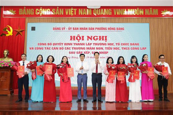 Phường Hồng Bàng công bố Quyết định thành lập trường học, tổ chức đảng và công tác cán bộ các trường sau sắp xếp, sáp nhập