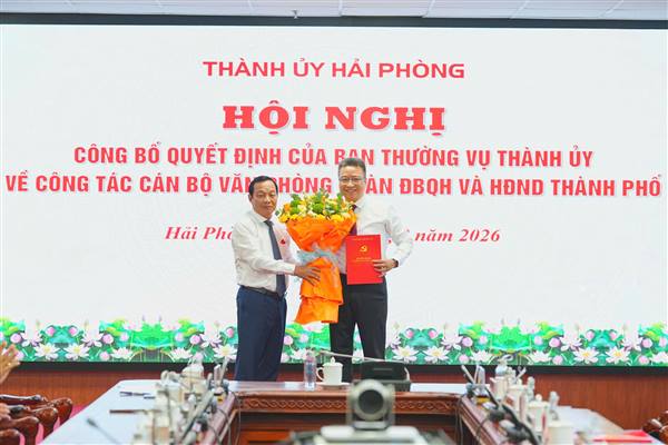 Ban Thường vụ Thành ủy công bố Quyết định về công tác cán bộ Văn phòng Đoàn đại biểu Quốc hội và HĐND thành phố