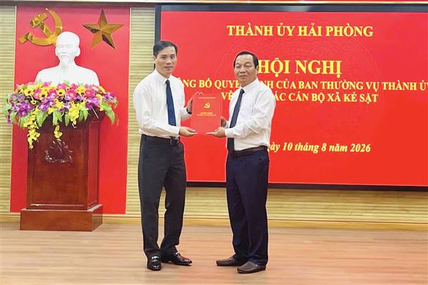 Điều động, chỉ định đồng chí Nguyễn Đức Lam, Trưởng Phòng Quản lý đầu tư ngoài ngân sách, Sở Tài chính giữ chức Phó Bí thư Đảng ủy, Chủ tịch UBND xã Kẻ Sặt