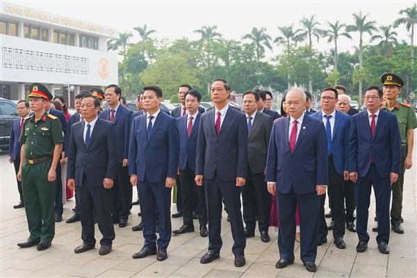 Lãnh đạo thành phố dâng hương tưởng niệm đồng chí Nguyễn Đức Cảnh nhân dịp kỷ niệm 81 năm Cách mạng Tháng Tám và Quốc khánh 2/9
