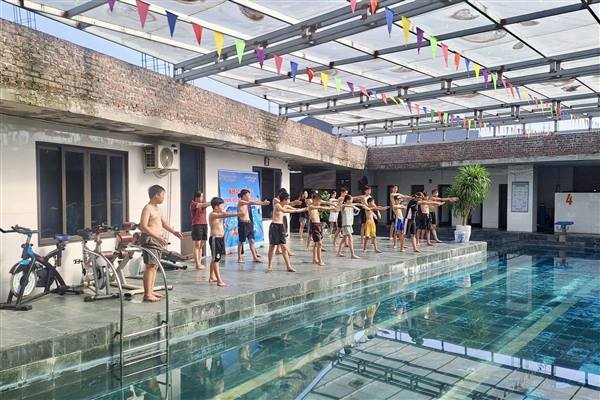 Phường An Phong khai mạc lớp dạy bơi, học bơi miễn phí cho thiếu nhi hè năm 2026