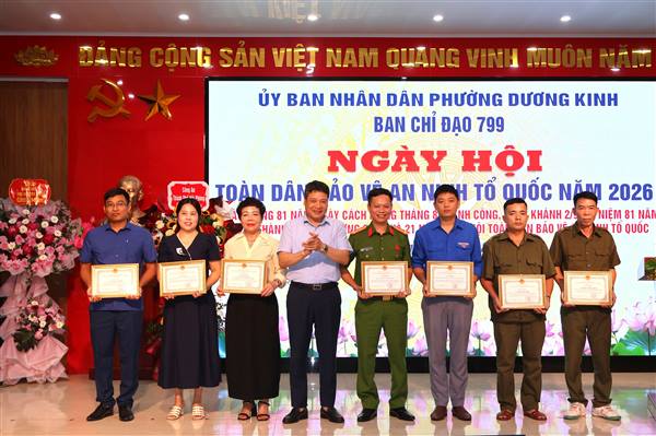 Phường Dương Kinh khen thưởng nhiều tập thể, cá nhân có thành tích trong công tác đảm bảo an ninh trật tự và phong trào “Toàn dân bảo vệ an ninh Tổ quốc” năm 2026