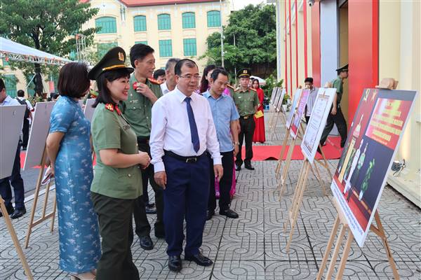 Khai mạc Triển lãm “Mùa Thu độc lập - Khát vọng hùng cường” - “Tự hào truyền thống - Vững bước tiên phong”