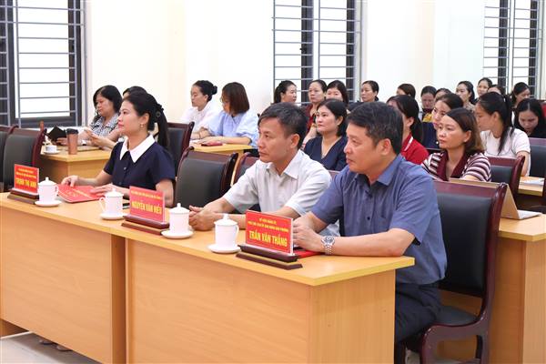 Phường Dương Kinh: Bồi dưỡng lý luận chính trị hè năm 2026 cho đội ngũ quản lý, giáo viên các cơ sở giáo dục trên địa bàn