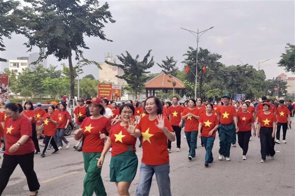 Phường Ngô Quyền sôi nổi hưởng ứng chương trình đi bộ toàn quốc Cùng Việt Nam tiến bước năm 2026