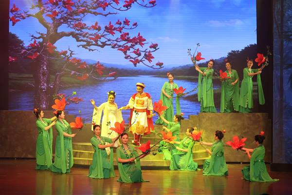 Vở chèo “Chuyện tình mùa hoa Gạo” ra mắt khán giả vào 20h00 ngày 27/8