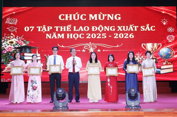 Phường Lê Chân biểu dương, khen thưởng các tập thể, cá nhân có thành tích xuất sắc trong năm học 2025 - 2026