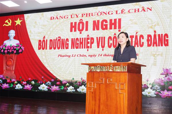 Đảng ủy Phường Lê Chân bồi dưỡng công tác Đảng cho đội ngũ cấp ủy viên, bí thư, phó bí thư các chi bộ trực thuộc