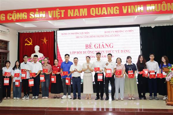 Trung tâm Chính trị Phường Lê Chân bế giảng Lớp bồi dưỡng nhận thức về Đảng khóa V năm 2026