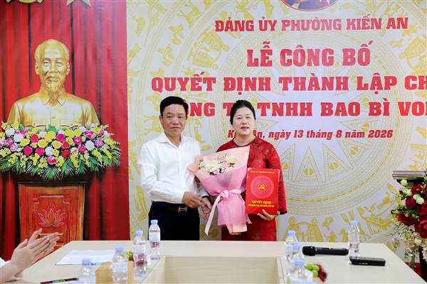 Đảng ủy phường Kiến An công bố Quyết định thành lập Chi bộ Công ty TNHH Bao bì Voion