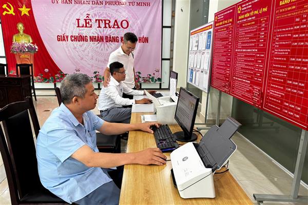Triển khai Kế hoạch hành động phát triển công dân số, đưa dịch vụ số đến gần người dân, nhất là nhóm yếu thế