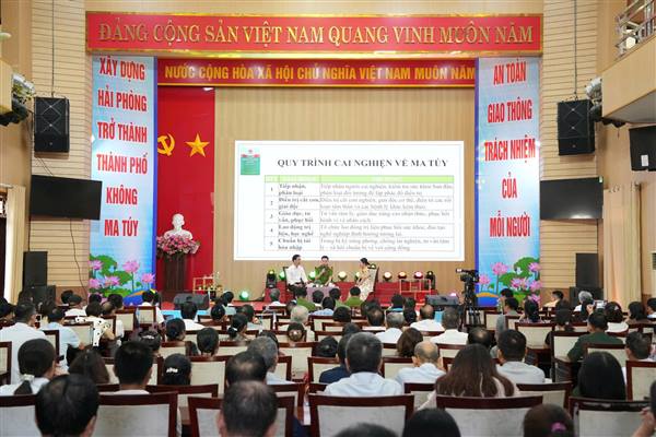 Nâng cao nhận thức pháp luật về phòng, chống ma túy và an toàn giao thông cho người dân