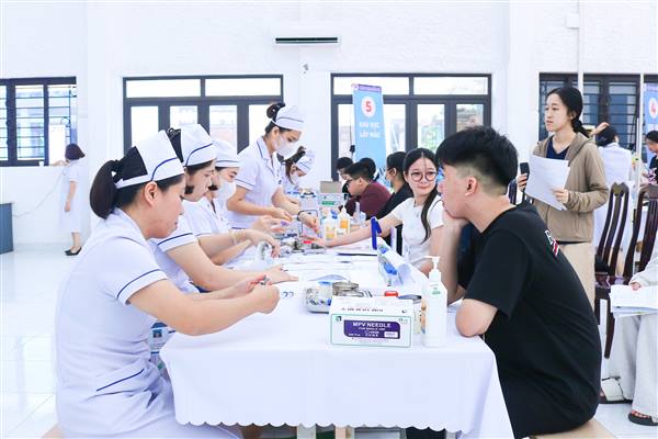 Bệnh viện Kiến An khám sức khỏe đầu vào cho hơn 2.000 sinh viên Trường Đại học Hải Phòng