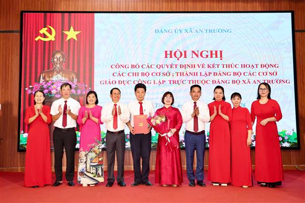 Đảng ủy xã An Trường công bố các quyết định về công tác tổ chức bộ máy, kiện toàn tổ chức cơ sở Đảng