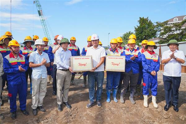 Bí thư Thành ủy thăm, động viên các lực lượng thi công dự án giao thông trọng điểm dịp nghỉ lễ Quốc khánh 2/9