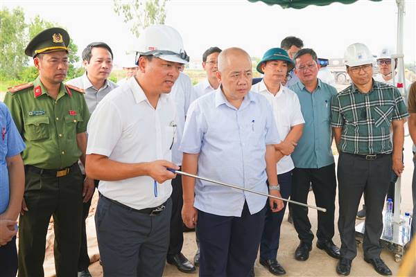 Chủ tịch UBND thành phố kiểm tra thực địa các dự án trọng điểm và làm việc với các xã, phường khu vực Thủy Nguyên