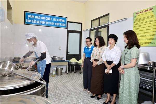 Trường Tiểu học An Thành áp dụng mô hình tự tổ chức nấu ăn tại trường cho học sinh ăn bán trú