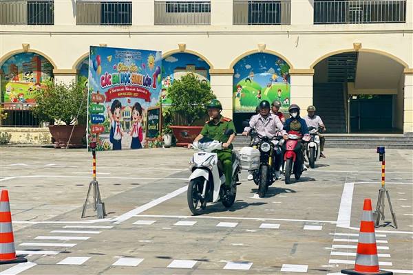 Xã An Trường tổ chức ra quân triển khai “Chiến dịch đào tạo kỹ năng lái xe mô tô, xe gắn máy an toàn”