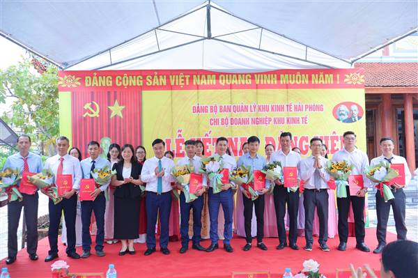 Kết nạp 64 đảng viên là công nhân, người lao động tại các doanh nghiệp chưa có tổ chức Đảng