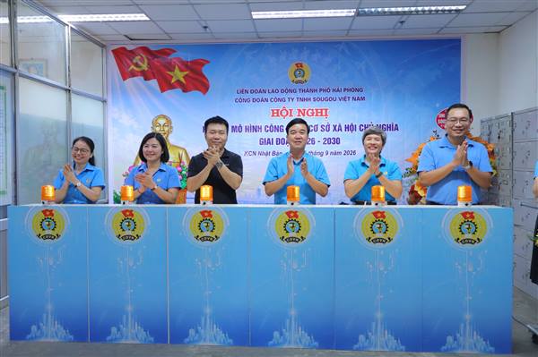 Tặng 20 suất quà cho người lao động có hoàn cảnh khó khăn tại Công ty TNHH Sougou Việt Nam
