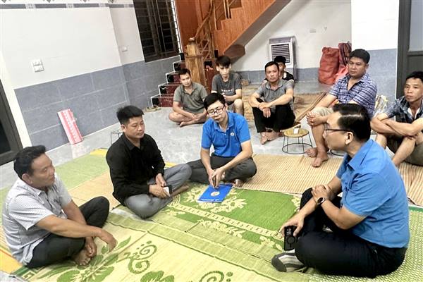 Liên đoàn Lao động thành phố hỗ trợ 45 triệu đồng cho gia đình 3 công nhân tử vong do tai nạn giao thông