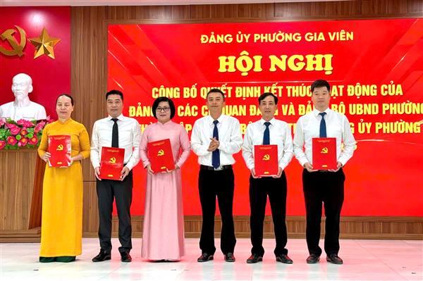 Đảng ủy phường Gia Viên công bố quyết định kết thúc hoạt động của 2 đảng bộ và thành lập 12 chi bộ trực thuộc