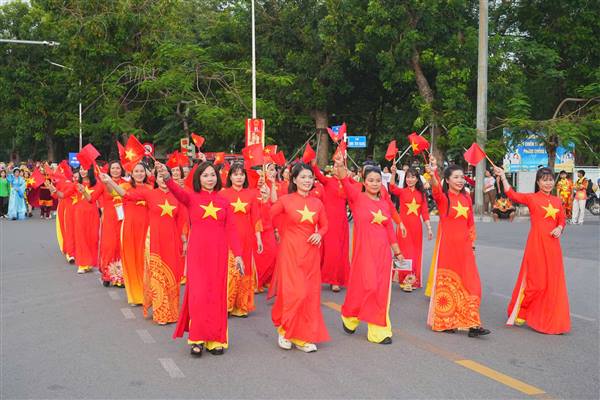 Dịp Lễ 2/9: Toàn thành phố ước đón hơn 1 triệu lượt khách, doanh thu đạt gần 1.600 tỷ đồng