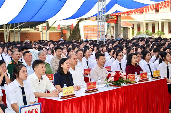 Xã Kiến Thụy tuyên truyền, phổ biến pháp luật cho gần 2.000 cán bộ, giáo viên, học sinh trên địa bàn