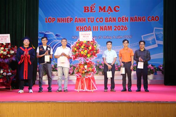 Trung tâm Văn hóa, Điện ảnh và Triển lãm thành phố bế giảng lớp học “Nhiếp ảnh từ cơ bản đến nâng cao” Khóa III năm 2026