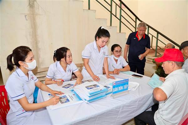 Triển khai kiểm tra, khám sức khỏe đầu năm học, cập nhật dữ liệu sức khỏe người học
